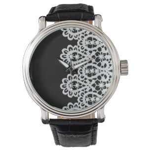 Weiße Spitze bildet eine empfindliche Grenze gege Armbanduhr