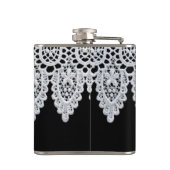 Weiße Spitze bildet eine empfindliche Grenze gegen Flachmann (Rückseite)