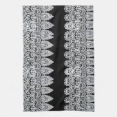 Weiße Spitze bildet eine empfindliche Grenze gegen Geschirrtuch (Vertikal)