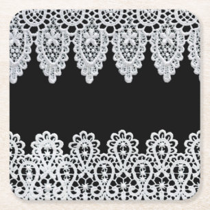 Weiße Spitze bildet eine empfindliche Grenze gegen Rechteckiger Pappuntersetzer