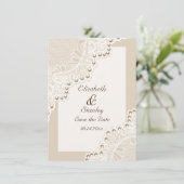 Weiße Spitze mit Perlen Hochzeit Save the Date (Stehend Vorderseite)