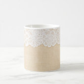 Weiße Spitze über Stoffdesign. Kaffeetasse (Mittel)