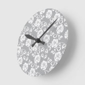 Weiße Spitzen auf grauem Hintergrund Runde Wanduhr (Winkel)