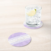 Weiße Spitzen auf lila Untersetzer für Hochzeitsar (Vor Ort)