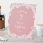 Weiße Spitzen auf rosa Taufe Willkommen Sockelschild (In Situ)