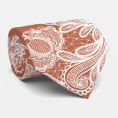 Weiße Spitzen auf Terracotta Krawatte (Gerollt)