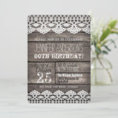 Weiße Spitzen, rustikal-braunes Holz Erwachsener T Einladung (Stehend Vorderseite)