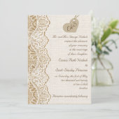 Weiße Spitzen- und Pappherz auf Hochzeit Einladung (Stehend Vorderseite)