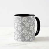 Weiße Spitzenmuster auf grauem Hintergrund Tasse (VorderseiteRechts)