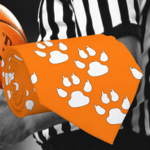 Weiße Sportmaskot CLAW Paw auf Orange