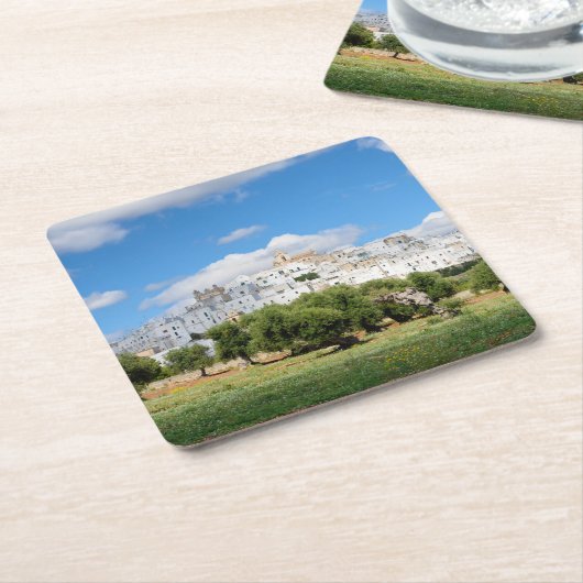 Weiße Stadt Ostuni mit Olivenbäumen, Rechteckiger Pappuntersetzer (angewinkelt)