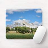 Weiße Stadt Ostuni und Olivenbäume, Puglia Mousepad (Mit Mouse)