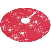 Weiße Sterne über rotem Hintergrund Polyester Weihnachtsbaumdecke (Schrägansicht)