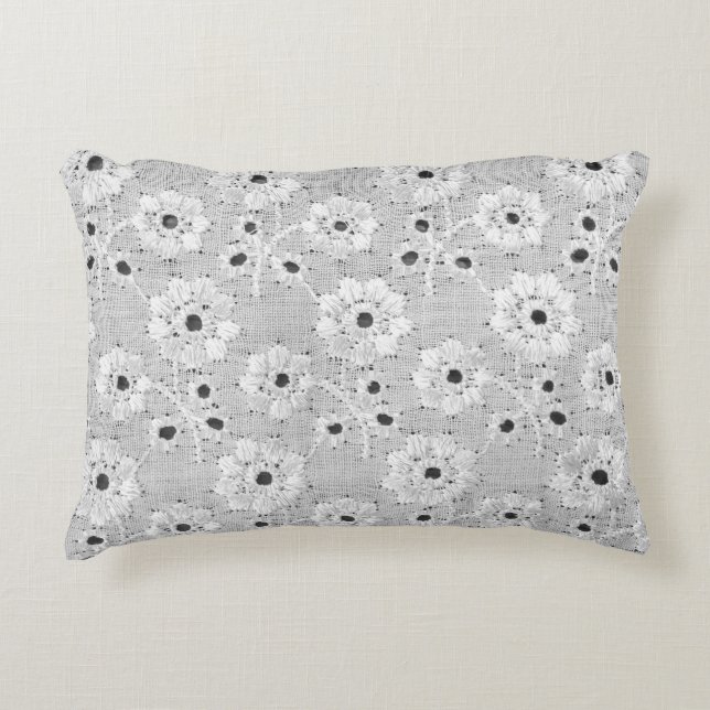 Weiße Stoffe, feine Spitzen-Textur mit Eleganz nah Dekokissen (Vorderseite)