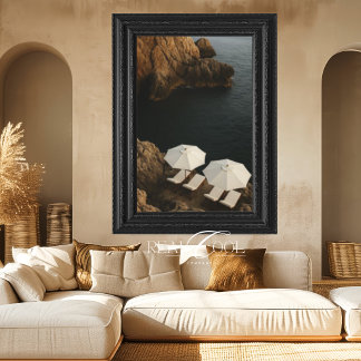 Weiße Strandstühle Küstenklippen Szene Leinwanddruck