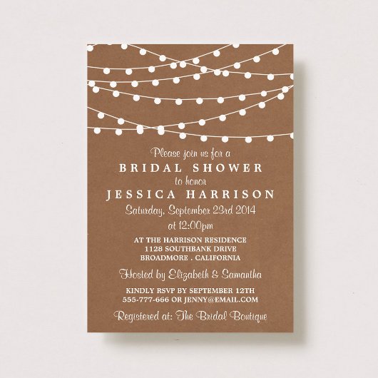 Weiße Streichleuchten auf rustikalem Brautparty Einladung