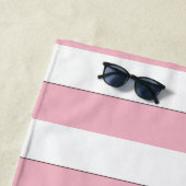 Weiße Streifen auf rosa kundenspezifischem Strandtuch (Beispiel)