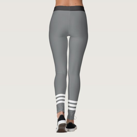 Weiße Streifen der Unterseiten-drei auf grauen Leggings (Rückseite)