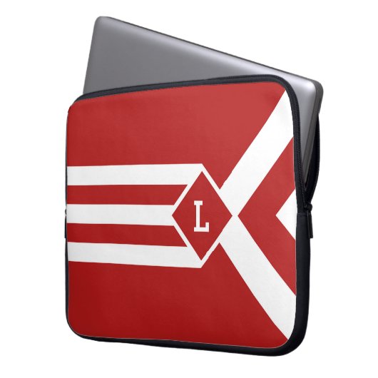Weiße Streifen und Chevronen auf Rot mit Monogramm Laptopschutzhülle (Vorderseite Links)