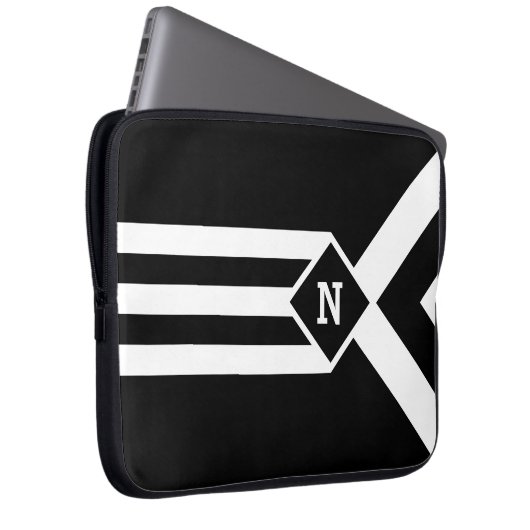 Weiße Streifen und Kronen auf Schwarz mit Monogram Laptopschutzhülle (Vorne Rechts)