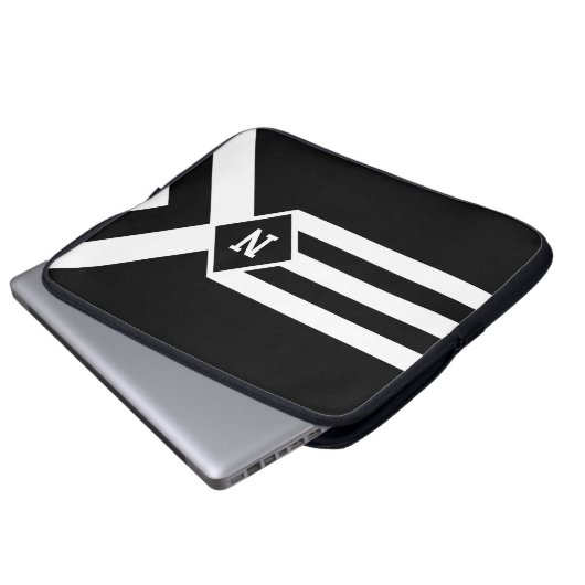 Weiße Streifen und Kronen auf Schwarz mit Monogram Laptopschutzhülle (Vorne Knopf)