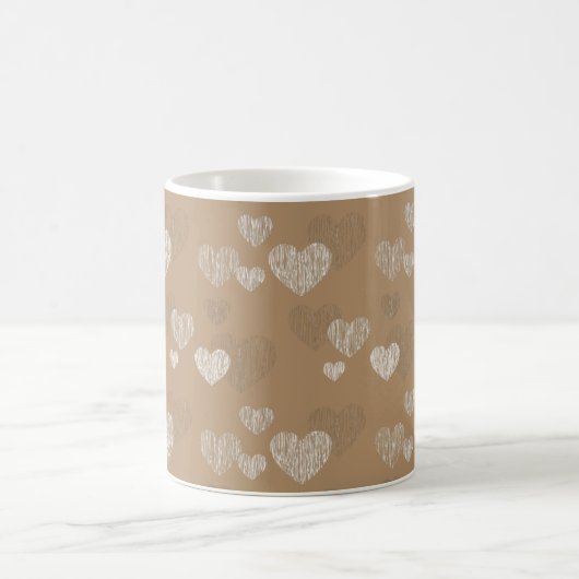 Weiße Strippenherzen auf Icced Coffee Kaffeetasse (Mittel)