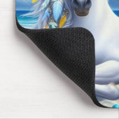 Weiße Stute und Fohlen unter dem Mond Mousepad (Ecke)