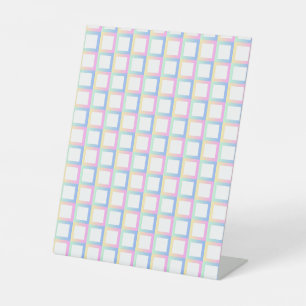 Weiße symmetrische Prüfmuster Sockelschild
