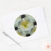 Weiße Taglilie mit Gelb/Nahtloses Fliesenmuster Runder Aufkleber (Umschlag)