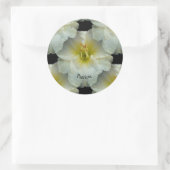 Weiße Taglilie mit Gelb/Nahtloses Fliesenmuster Runder Aufkleber (Tasche)