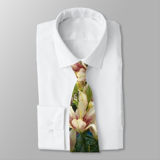 Weiße Taglilien Krawatte (Gebunden)