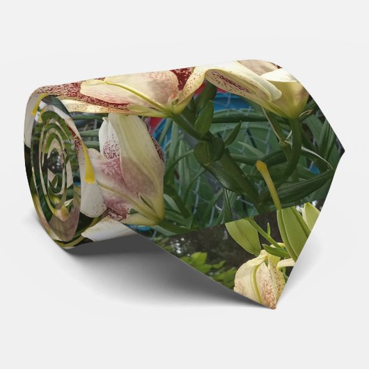 Weiße Taglilien Krawatte (Gerollt)