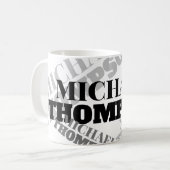 weiße Tasse mit schwarz-grauem Serif-Schriftart-fe (Vorderseite Links)