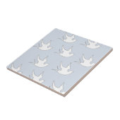 weiße Tauben auf blau Fliese (Seite)