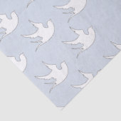 weiße Tauben auf blau Seidenpapier (Detail)