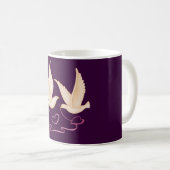 Weiße Tauben machen Herz-Tasse Kaffeetasse (VorderseiteRechts)