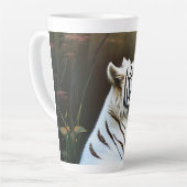 Weiße Tiger, die Momente lieben, Latte-Tasse Milchtasse (Linke Ecke)