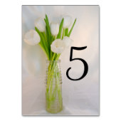 Weiße Tulips in Milchflaschen Frühlingshochzeit Tischnummer (Rückseite)