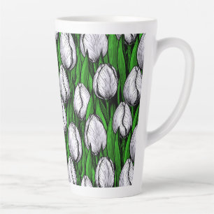 Weiße Tulpen mit grünen Blätter Milchtasse