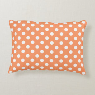 Weiße Tupfen auf Tangerine Orange Zierkissen