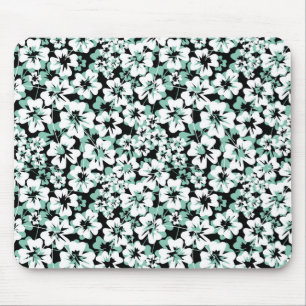 Weiße, türkisfarbene Blume auf schwarz. Mousepad