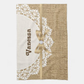 Weiße Tüte mit Spitzen und Leinenkorb Geschirrtuch (Vertikal)