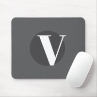 Weiße Typografie-Brauch, Initialgrau