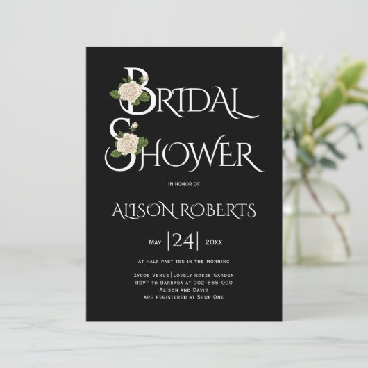Weiße Typografie und Rose, schwarzes Brautparty Einladung (Stehend Vorderseite)