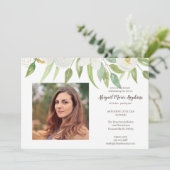 Weiße u. grüne Blumenfeier des Leben-Begräbnisses Dankeskarte (Stehend Vorderseite)