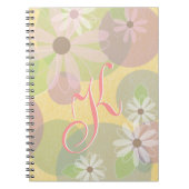 Weiße u. rosa Gänseblümchen u. farbige Notizblock (Vorderseite)