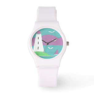 Weiße Uhr mit Leuchtturmdesign