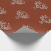 Weiße Umschläge auf dunkles goldenes Umschlagpapie Geschenkpapier (Ecke)