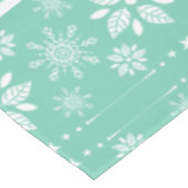 Weiße und Aquamarine Weihnachtsfeier & Schneeflock Tischdecke (Schrägansicht)