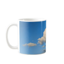 Weiße und beige Wolke